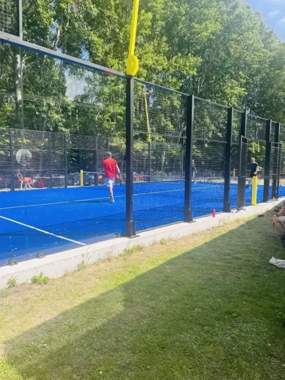 Tennisbana nära retreatboendet på södra Gotland