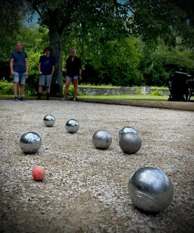 Boule och sociala aktiviteter vid retreatboende på Gotland