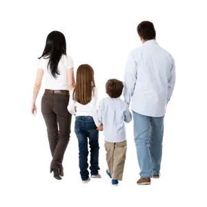 Familj som promenerar tillsammans under ett familjeretreat