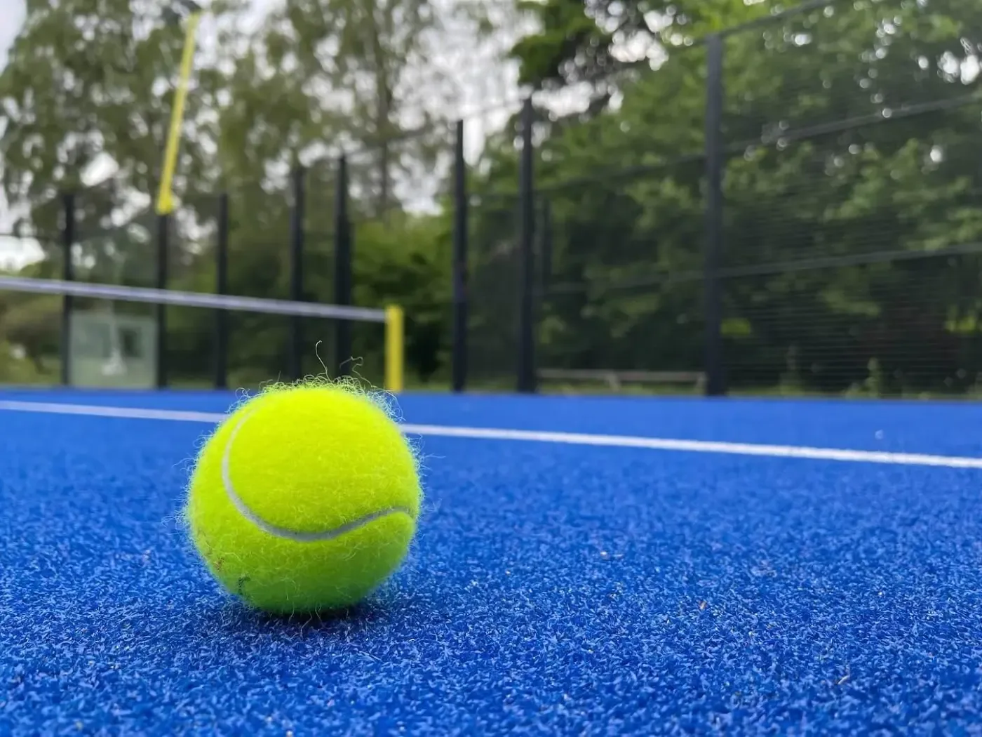 Tennisaktivitet nära retreat och boende på Gotland