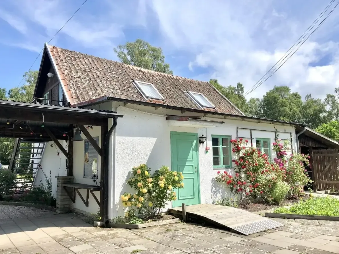 Charmigt retreatboende i Burgsvik på södra Gotland omgivet av natur